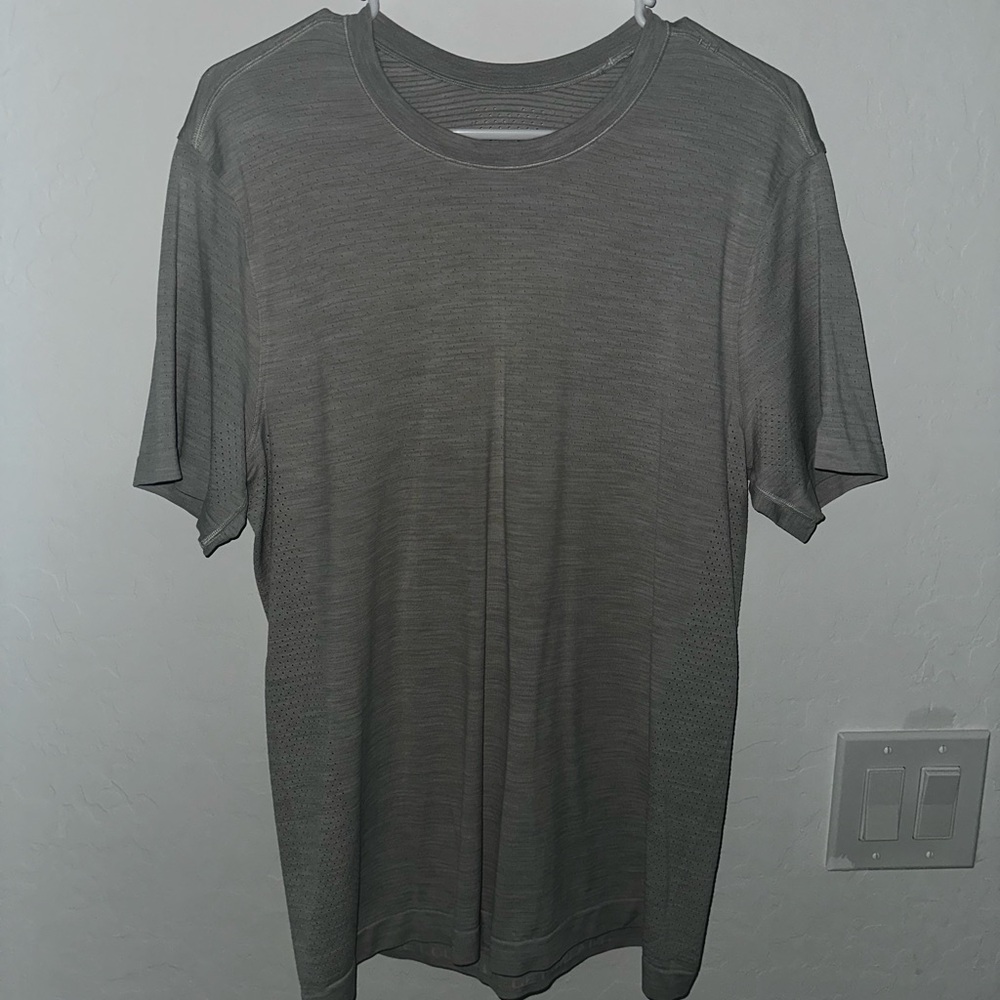Lululemon Short Sleeve T Shirt Large